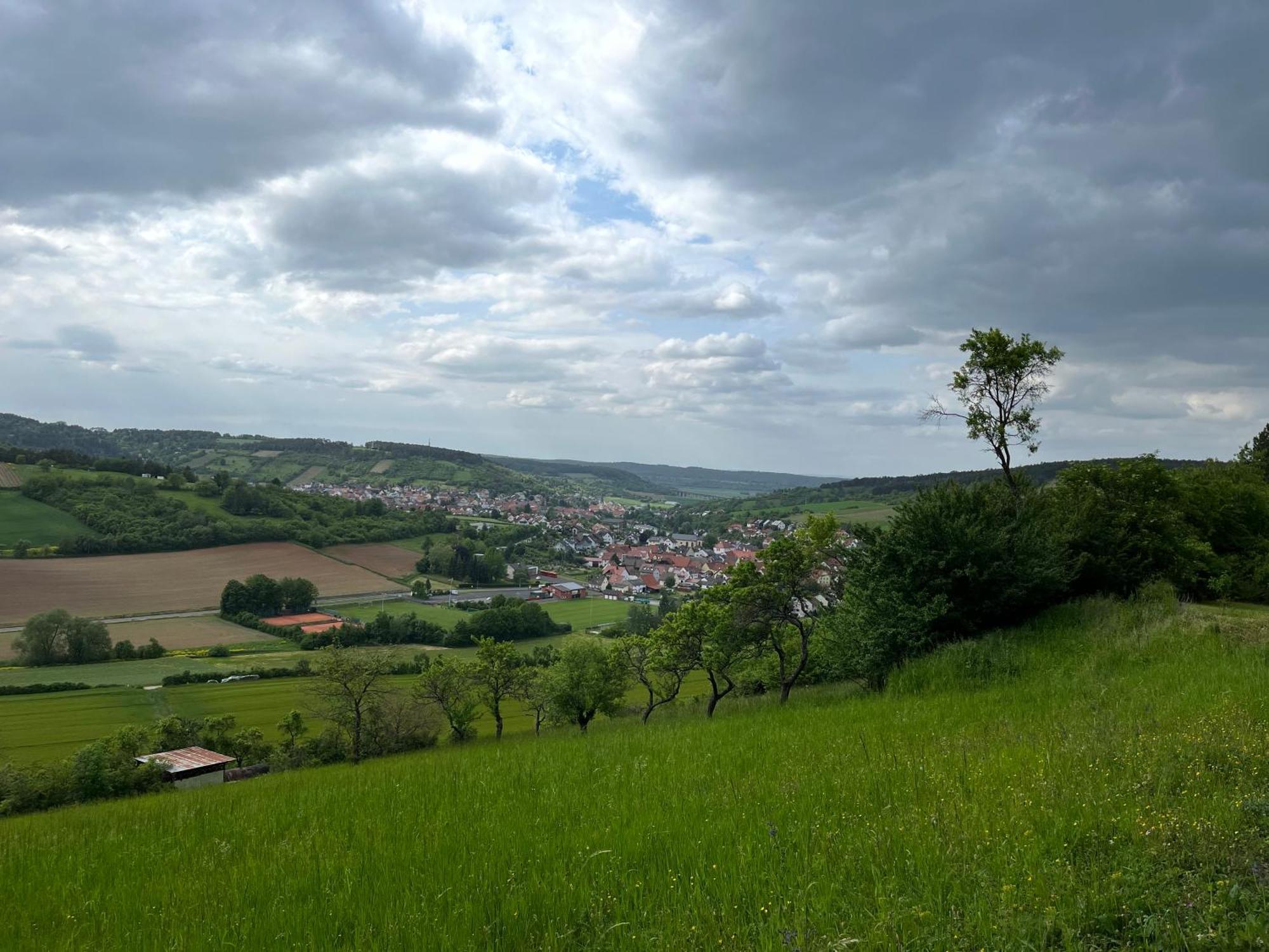 Unterleinach Ferienhaus Weinbergblick - Nahe Wuerzburg - 2 Schlafzimmer - Familienfreundlich - Terrasse מראה חיצוני תמונה