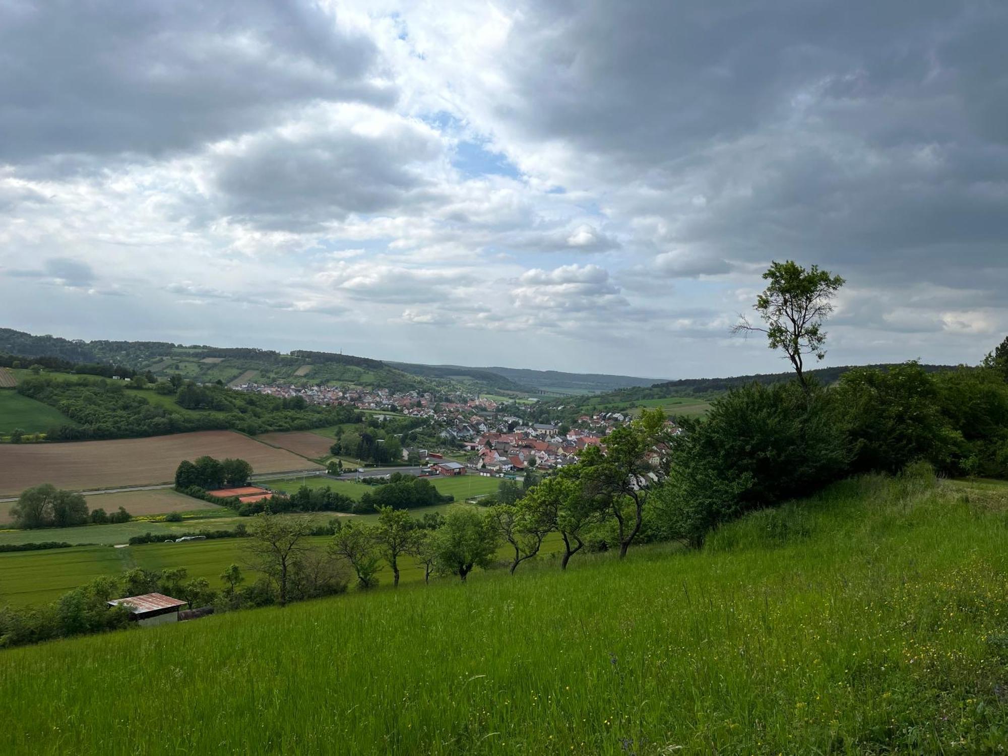 הוילה Unterleinach Ferienhaus Weinbergblick - Nahe Wuerzburg - 2 Schlafzimmer - Familienfreundlich - Terrasse מראה חיצוני תמונה